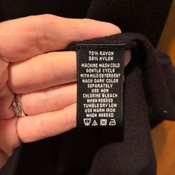 August Silk Women's Sleeveless Turtleneck Sweater Shell in Black XL NWT - Picture 5 of 5